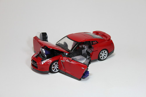 オルタニティ NISSAN GT-R／コンボイ バイブラントレッド